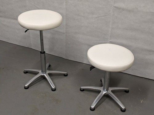 Therapist hairdresser beauty - therapist,